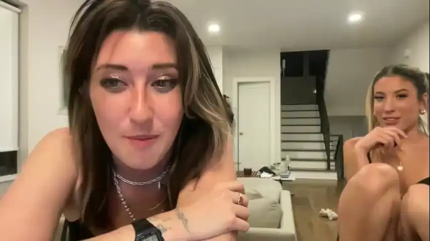 Sluttylilsister - Chaturbate Record Video - 2025 02-07 22:18:25